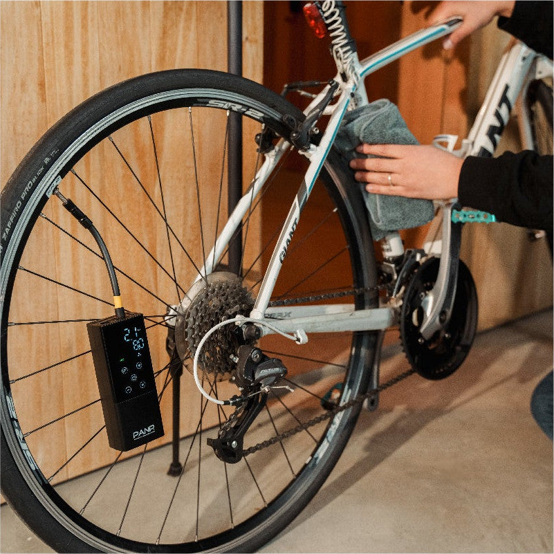 ロードバイクの後輪にPANP RIDEをつないだ手元