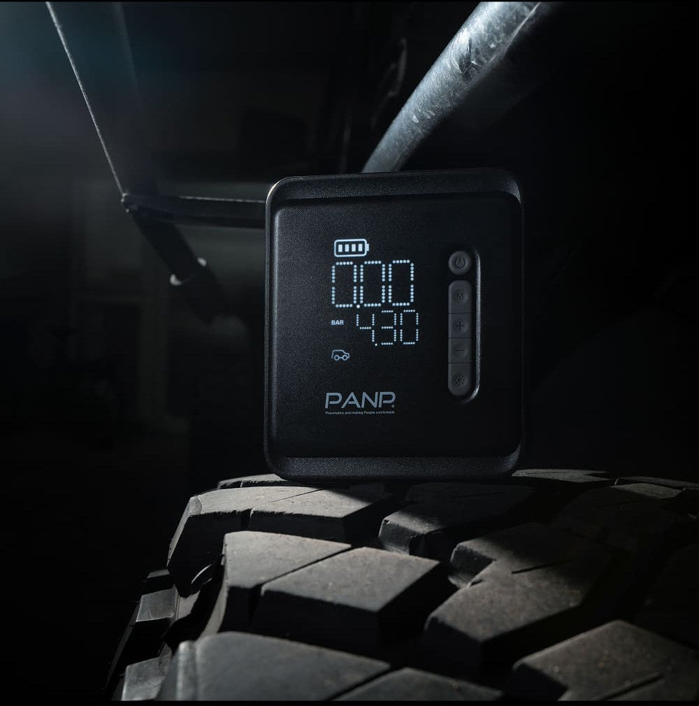 タイヤの上に置かれた PANP RIDE PRO